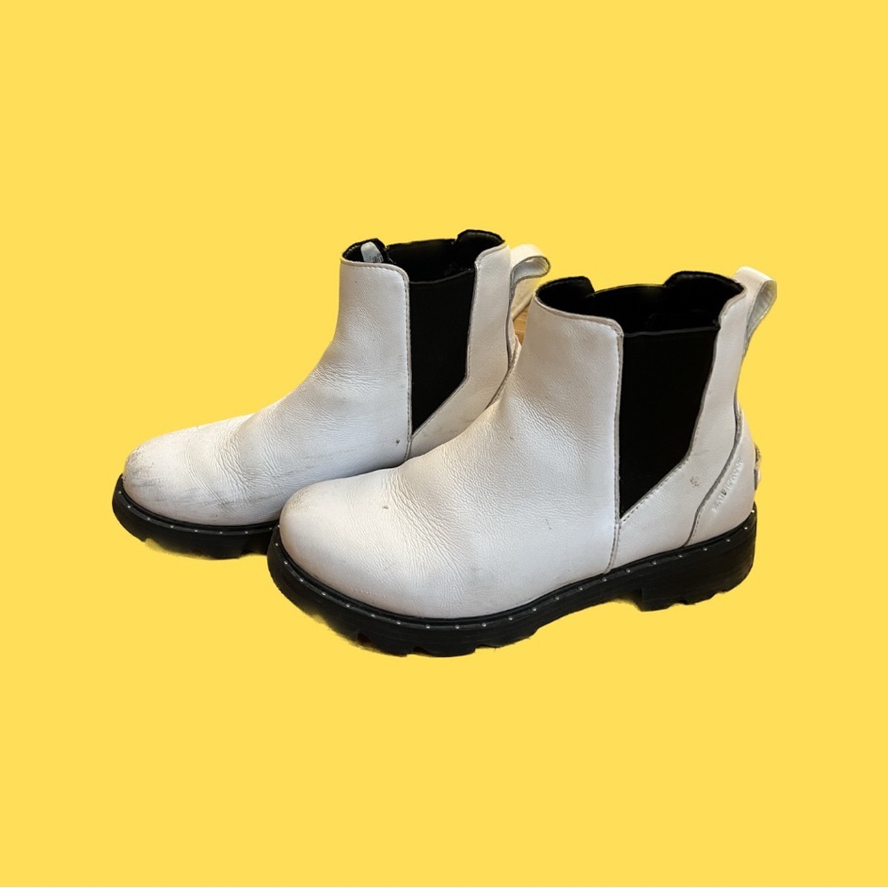 Sorel white chelsea boots!